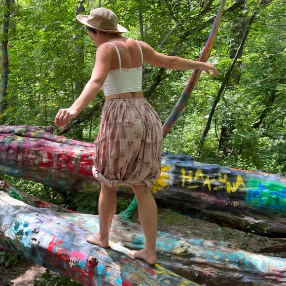 Magnolia Pearl Gertie Pants Pink Rose Floral - Picture 4 of 9